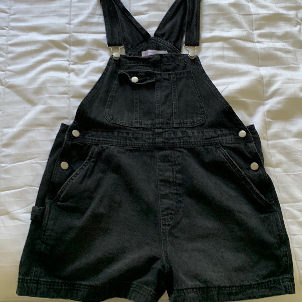 Short black overalls